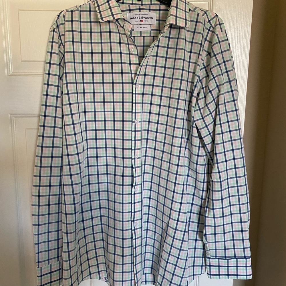 Like new Mizzen + Main dress shirt